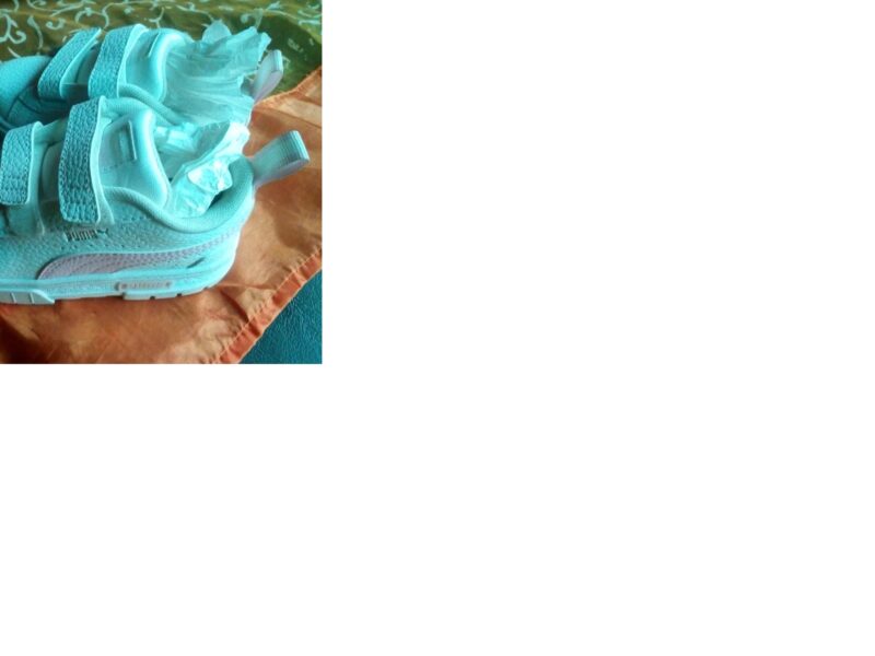 Beautiful white & pink Puma tekkies Size 7 R 350